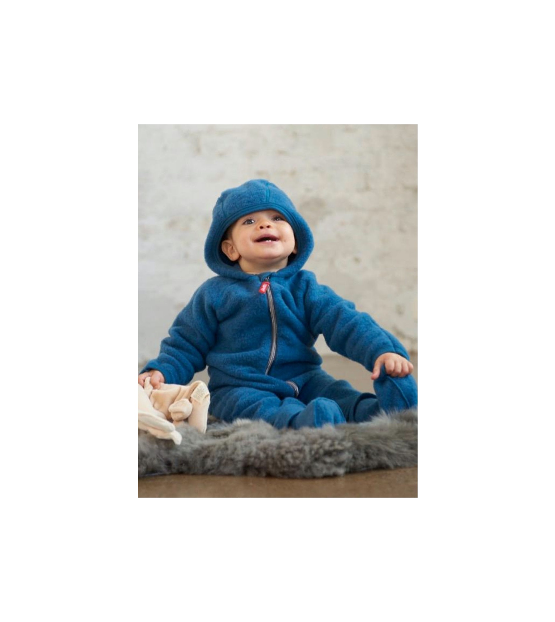 Ruskovilla_vauva_baby_villafleece_woolfleece_haalari_overall_vuononsininen_fjordblue.jpg